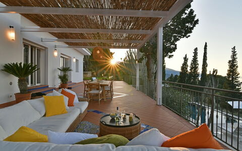 Villa Armonia 8: Møbel, Træ, Stol, Bord, Indretning, Udendørs Møbler, Udvej, Skygge, Eco Hotel, Veranda