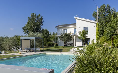 Villa Petrillo 6: Blå, Svømmepøl, Boligområde, Hus, Hjem, Estate, Udvej, Have, Lawn, Villa