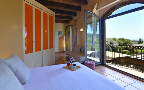 Villa Biddizza 10: Bejdse, Seng, Soveværelse, Udvej, Bed Frame, Stol, Hotel, Villa, Sengetøj, Eco Hotel