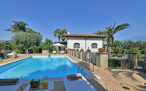 Villa Biddizza 10: Svømmepøl, Udvej, Eco Hotel, Hacienda, Liggestol, Estate, Hotel, Villa, Udendørs Møbler