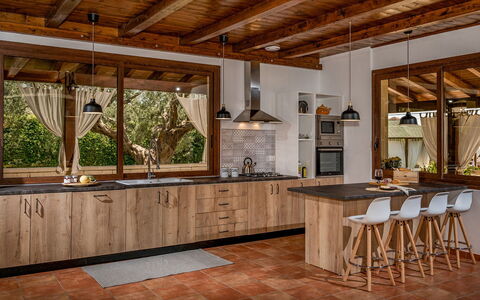 Villa Cutrera 8: Køkken, Møbel, Træ, Gulvbelægning, Indretning, Cabinetry, Countertop, Loft, Etage, Trægulve