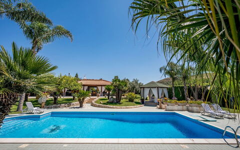 Villa Cutrera 8: Svømmepøl, Udvej, Eco Hotel, Estate, Hacienda, Skygge, Landscaping, Villa, Flise