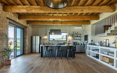 Casale the Place 6+2: Møbel, Træ, Indretning, Gulvbelægning, Køkken & Spisebord, Bord, Køkken, Stol, Trægulve, Loft