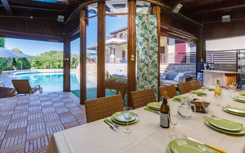 Villa Alais 8: Hjem, Udvej, Stol, Skygge, Bejdse, Dæk, Eco Hotel, Veranda, Estate, Villa