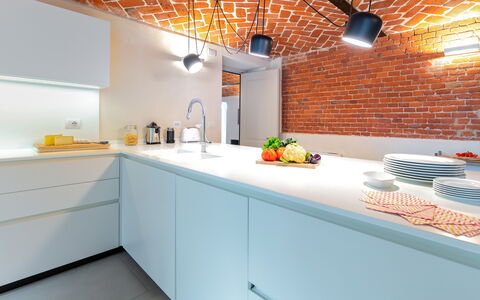 Villa Boemia 10: Køkken, Countertop, Indretning, Lysarmatur, Loft, Cabinetry, Køkken Apparat, Sanitærarmatur, Belysning, Større Bandage