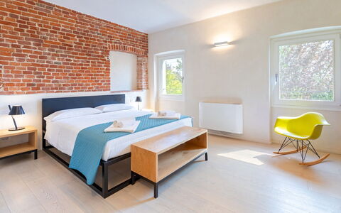 Villa Boemia 10: Seng, Møbel, Indretning, Soveværelse, Væg, Sengetøj, Værelse, Loft, Sengetøj, Gulvbelægning