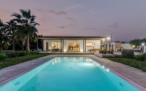 Villa i Chiani 8: Arkitektur, Estate, Svømmepøl, Udvej, Hjem, Kompositmateriale, Mansion, Skygge, Villa, Hacienda