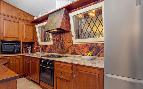 Villa Stella 6: Køkken, Træ, Countertop, Cabinetry, Større Bandage, Indretning, Gulvbelægning, Køkken Apparat, Belysning, Brun