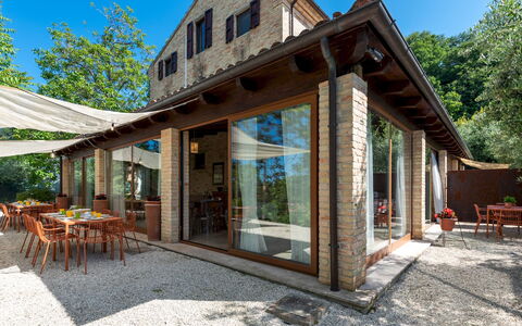 I Lauri 12: Træ, Hjem, Arkitektur, Hus, Sommerhus, Dør, Tag, Skygge, Udendørs Struktur, Veranda