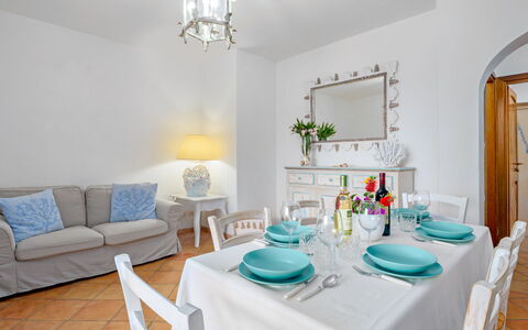 Casa Maestrale 6: Møbel, Indretning, Bord, Gulvbelægning, Værelse, Køkken & Spisebord, Etage, Stol, Hjem, Spisestue