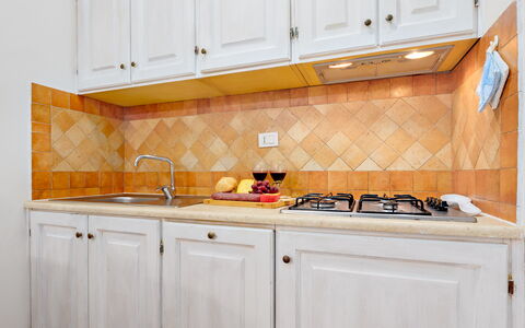 Casa Maestrale 6: Køkken, Countertop, Træ, Indretning, Større Bandage, Gulvbelægning, Køkken Apparat, Etage, Cabinetry, Værelse