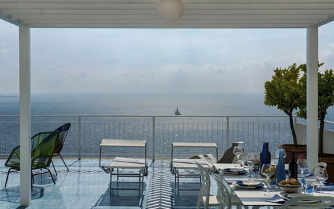 Villa Ponti 6: Møbel, Udendørs Møbler, Stol, Bord, Hav, Udendørs Bord, Ocean, Skygge, Udvej, Altan
