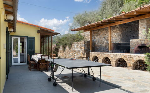 Villa Vittorio 6+2: Møbel, Udendørs Møbler, Bord, Stol, Udendørs Bord, Skygge, Flise, Køkken & Spisebord, Stenmur, Veranda