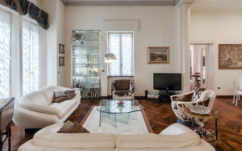 Villa Liberty Albisola 6+2: Møbel, Indretning, Gulvbelægning, Etage, Væg, Træ, Stue, Loft, Couch, Værelse