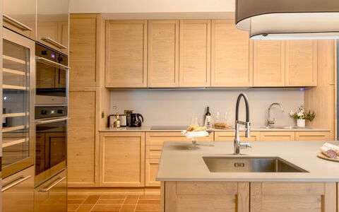 Santa Maria Maddalena 10: Cabinetry, Countertop, Køkken, Møbel, Indretning, Gulvbelægning, Køkken Apparat, Træ, Skab, Skuffe