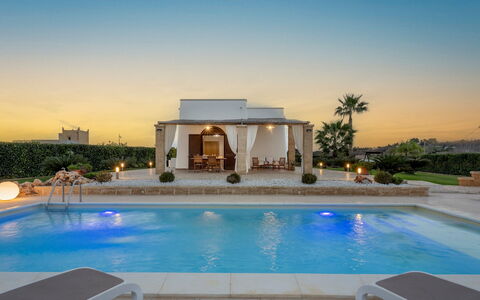 Villa Serena 4: Svømmepøl, Udvej, Blomsterkrukke, Estate, Eco Hotel, Hacienda, Villa, Udendørs Struktur, Landscaping, Skygge