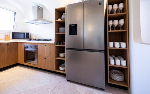 Villa Anga 10+1: Køkken Apparat, Indretning, Køkken, Større Bandage, Møbel, Træ, Gulvbelægning, Cabinetry, Countertop, Husholdningsapparat