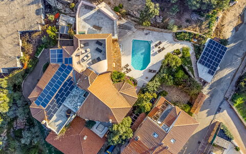 Villa Anga 10+1: Boligområde, Tag, Svømmepøl, Fugleperspektiv, Luftfotografering, Estate, Forstad, Eco Hotel, Udvej, Villa