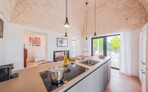 Borgo Dell'Agrumeto 8: Køkken, Indretning, Gulvbelægning, Countertop, Loft, Lysarmatur, Etage, Belysning, Møbel, Køkken Apparat