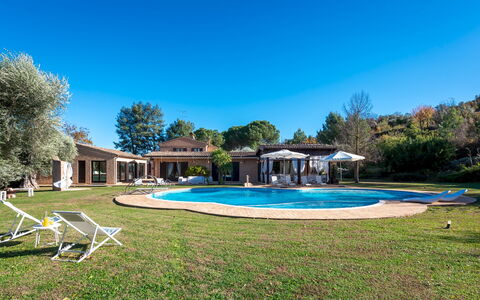 Villa Isotta 8+4: Svømmepøl, Udvej, Estate, Skygge, Hacienda, Villa, Mansion, Stuehus, Eco Hotel, Lawn
