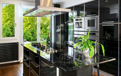 Villa Vae Victis 6: Indretning, Køkken, Køkken Apparat, Større Bandage, Hjem, Countertop, Møbel, Gulvbelægning, Belysning, Husholdningsapparat