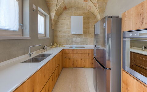Villa Porta Azzurra 6+2: Gulvbelægning, Træ, Etage, Indretning, Loft, Countertop, Flise, Køkken, Bejdse, Cabinetry