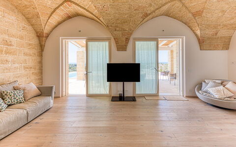 Villa Porta Azzurra 6+2: Gulvbelægning, Etage, Møbel, Indretning, Loft, Trægulve, Stol, Stue, Bejdse, Hårdttræ