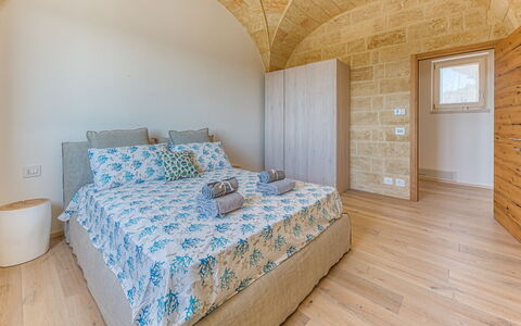 Villa Porta Azzurra 6+2: Indretning, Gulvbelægning, Etage, Loft, Møbel, Soveværelse, Værelse, Sengetøj, Seng, Sengetøj