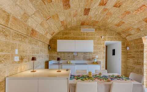Villa Porta Azzurra 6+2: Indretning, Loft, Gulvbelægning, Etage, Mursten, Køkken, Naturmateriale, Stenmur, Flise, Lysarmatur