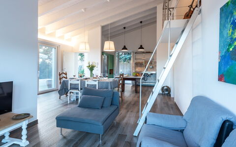 Dimora Campo delle Mura 4+2: Møbel, Indretning, Træ, Gulvbelægning, Stol, Couch, Loft, Etage, Bord, Stue