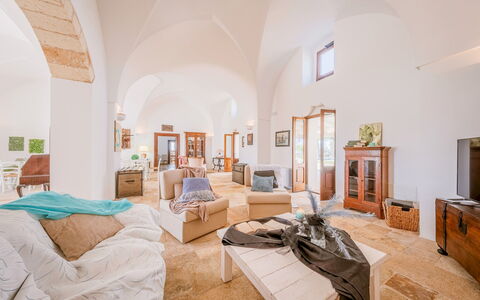 Masseria Samali 14+4: Møbel, Indretning, Gulvbelægning, Loft, Belysning, Etage, Værelse, Lejlighed, Stol, Stue