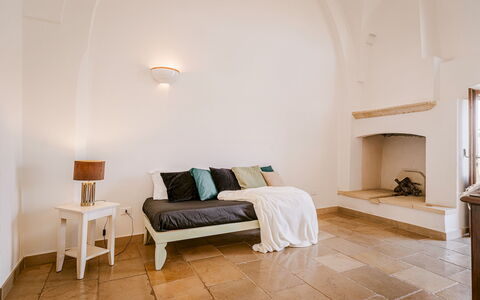 Masseria Samali 14+4: Gulvbelægning, Møbel, Indretning, Etage, Loft, Belysning, Værelse, Trægulve, Soveværelse, Seng
