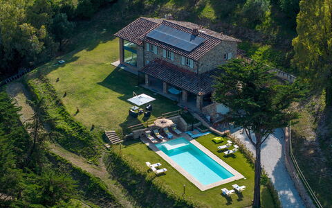 Villa Dada 10: Estate, Svømmepøl, Sommerhus, Stuehus, Backyard, Villa, Hacienda, Udvej, Bjerglandsby, Udendørs Møbler