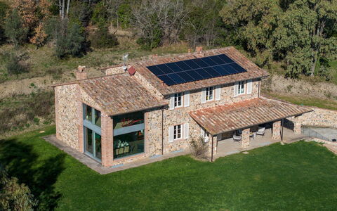 Villa Dada 10: Hus, Hjem, Sommerhus, Tag, Stuehus, Estate, Have, Lawn, Gård, Villa
