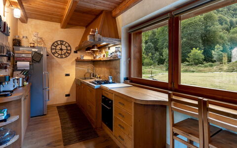 Chalet Walser 4+2: Træ, Indretning, Bejdse, Køkken, Countertop, Hårdttræ, Cabinetry, Klarlak, Krydsfiner, Bjælkehytte