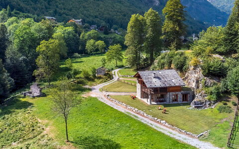 Chalet Walser 4+2: Bjergrige Landskabsformer, Træ, Græs, Hus, Naturlige Landskab, Bjerg, Bjergkæde, Bakke, Landdistrikt