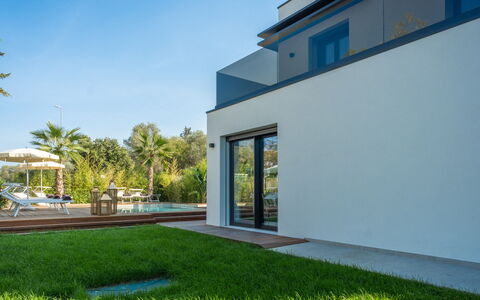 Onda 8: Bygning, Hjem, Boligområde, Hus, Arkitektur, Facade, Estate, Land Lot, Kompositmateriale, Landscaping