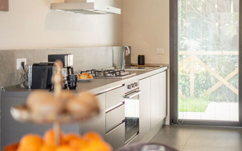 Marea 8: Køkken, Countertop, Møbel, Køkken Apparat, Indretning, Større Bandage, Gulvbelægning, Træ, Cabinetry, Husholdningsapparat