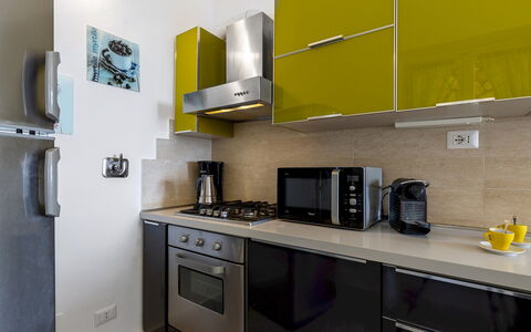 Villa Meraviglia 8: Køkken Apparat, Køkken, Countertop, Større Bandage, Cabinetry, Møbel, Komfur, Indretning, Husholdningsapparat, Komfur