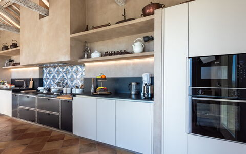 Villa Dianella 8+2: Køkken, Indretning, Countertop, Køkken Apparat, Møbel, Gulvbelægning, Cabinetry, Komfur, Større Bandage, Loft