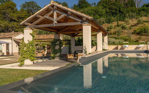 Villa Dianella 8+2: Svømmepøl, Udvej, Udendørs Struktur, Skygge, Estate, Eco Hotel, Landscaping, Water Feature, Villa, Pergola