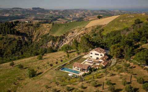 Villa Dianella 8+2: Highland, Landskab, Hus, Landdistrikt, Sommerhus, Hjem, Estate, Hill Station, Landsby, Dal