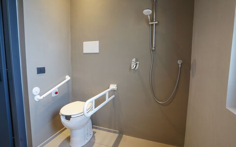Villa Maria Paradiso 10: Sanitærarmatur, Gulvbelægning, Toilet, Toiletbræt, Badeværelse, Vvs, Etage, Værelse, Flise