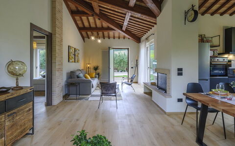 Villino le Moie 4+2: Møbel, Indretning, Gulvbelægning, Træ, Couch, Loft, Hjem, Stue, Stol, Etage