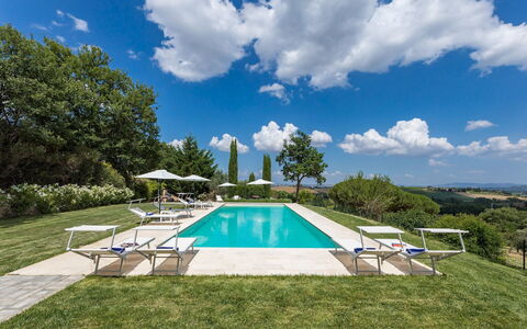 Villa Pianello 10: Svømmepøl, Have, Lawn, Landscaping, Estate, Udendørs Møbler, Villa, Parkere, Udvej, Stuehus