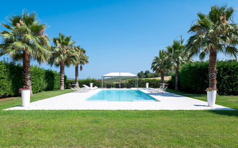 Villa Bianca 10: Svømmepøl, Udvej, Skygge, Fritid, Landscaping, Have, Eco Hotel, Lawn