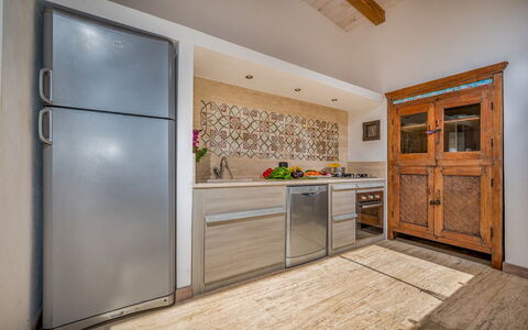 Villa Pineta 6: Køkken, Countertop, Gulvbelægning, Træ, Cabinetry, Møbel, Indretning, Større Bandage, Køkken Apparat, Etage