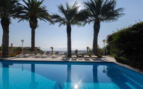 Villa Carina 12: Blå, Svømmepøl, Udvej, Hav, Eco Hotel, Skygge, Fritid, Tropics, Udendørs Møbler