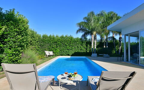 Villa Mandorlo 4: Blå, Svømmepøl, Udendørs Møbler, Møbel, Udvej, Skygge, Fritid, Stol, Have