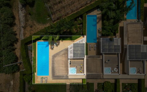 Villa Mandorlo 4: Svømmepøl, Udvej, Boligområde, Thermae, Urban Design, Kompositmateriale, Eco Hotel, Estate, Flise, Water Feature